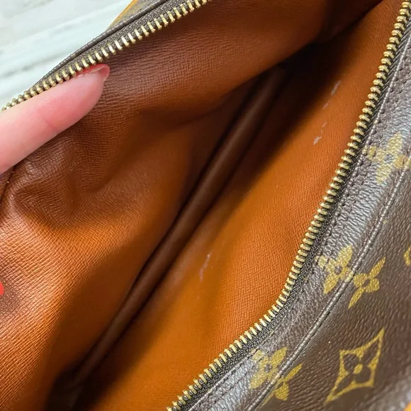 EUC Authentic 🔥 Louis Vuitton Nile crossbody - Picture 7 of 16